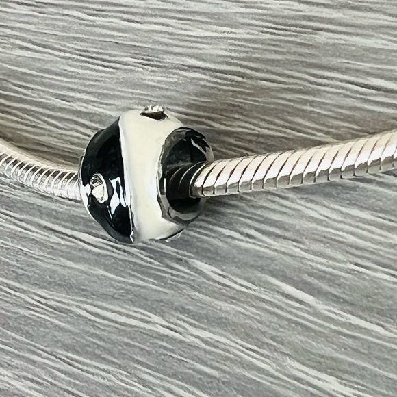 Black & white enamel silver plated ying Yang Bracelet charm - Picture 4 of 6